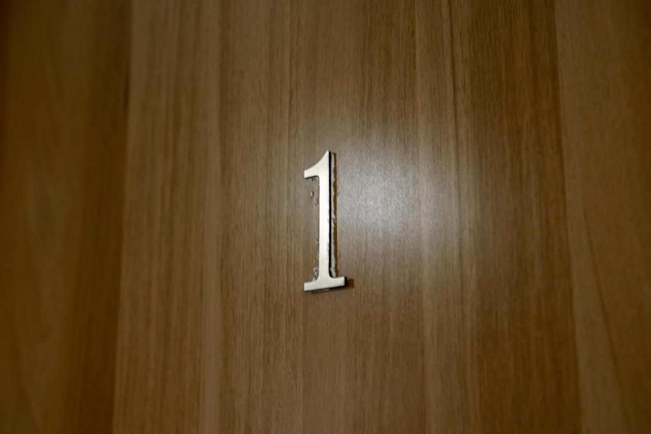 City Center Two Private Bedrooms Near Scanderbeg Square On Shared Apartment Tirana Kültér fotó