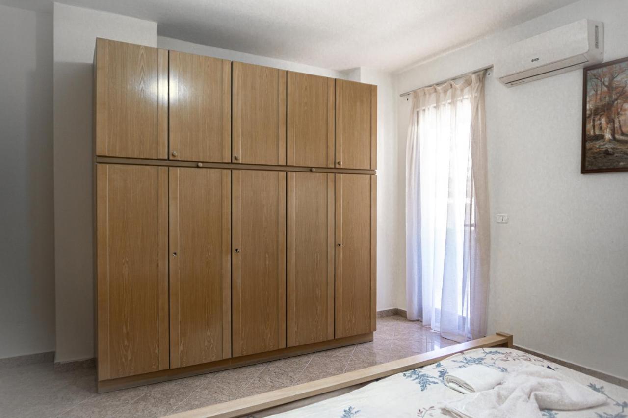 City Center Two Private Bedrooms Near Scanderbeg Square On Shared Apartment Tirana Kültér fotó