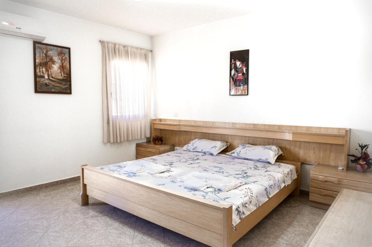 City Center Two Private Bedrooms Near Scanderbeg Square On Shared Apartment Tirana Kültér fotó