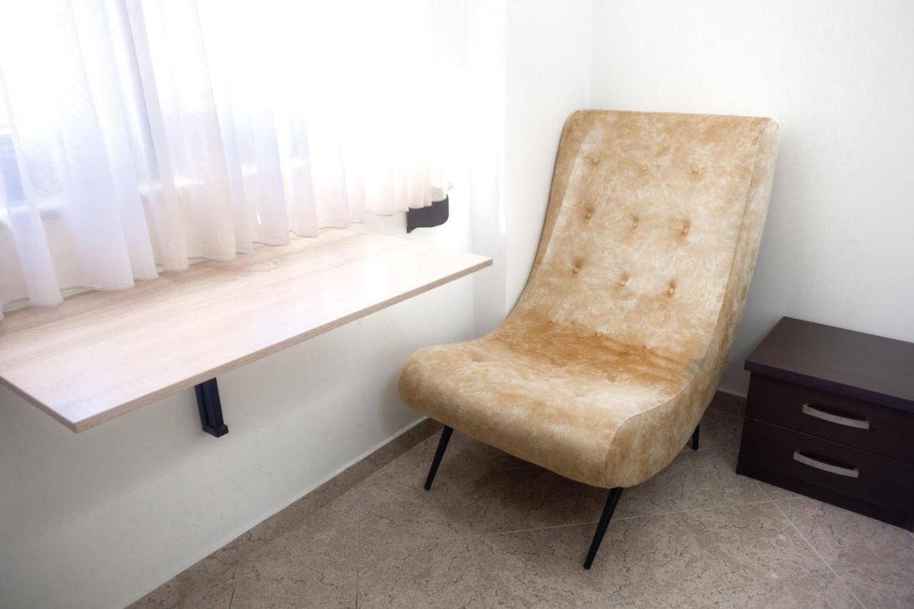 City Center Two Private Bedrooms Near Scanderbeg Square On Shared Apartment Tirana Kültér fotó