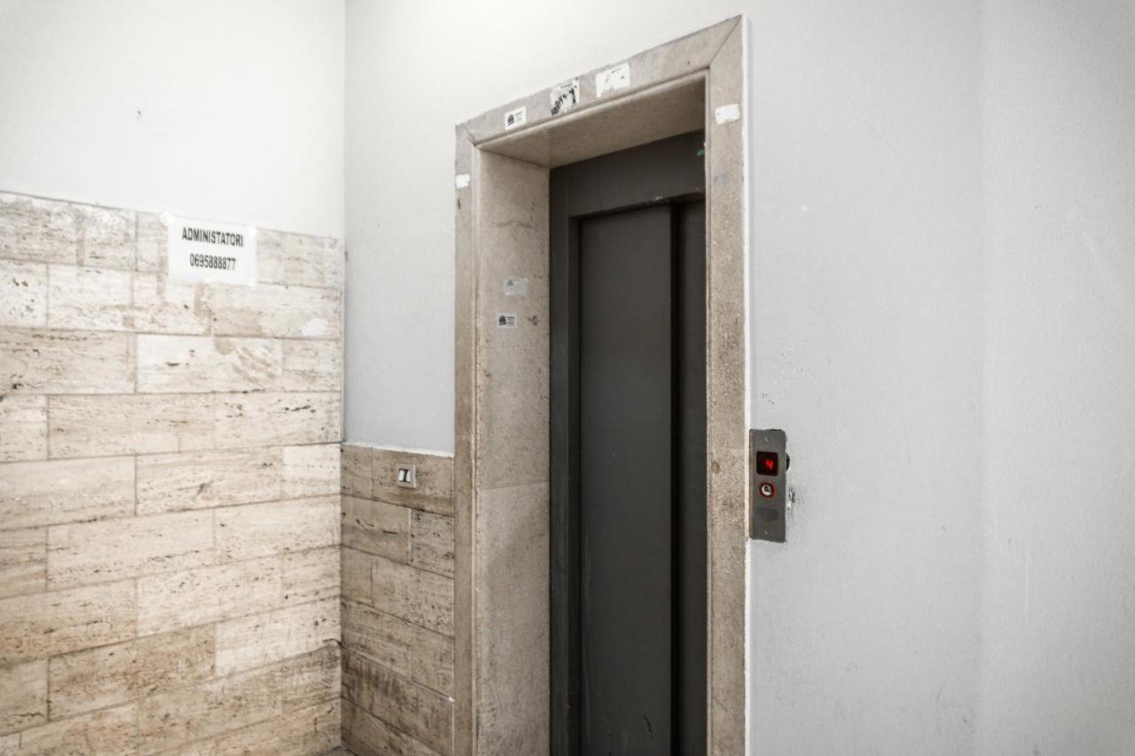 City Center Two Private Bedrooms Near Scanderbeg Square On Shared Apartment Tirana Kültér fotó